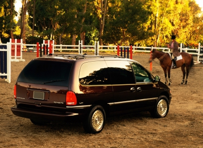 Автомобиль Chrysler Town and Country 3.8 V6 (166 Hp) - описание, фото, технические характеристики