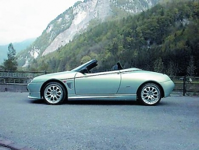 Автомобиль Alfa Romeo Spider 2.0 JTS (165 Hp) - описание, фото, технические характеристики