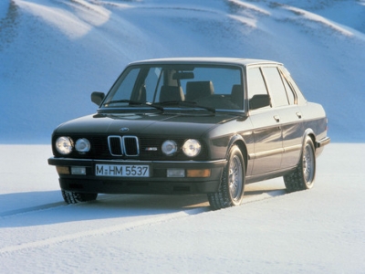 Автомобиль BMW M5 3.5 (286 Hp) - описание, фото, технические характеристики
