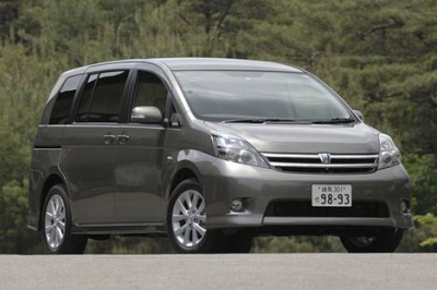 Автомобиль Toyota ISis 2.0 (155Hp) - описание, фото, технические характеристики