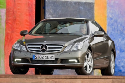 Автомобиль Mercedes-Benz E-klasse E 500 (388 HP) 7G-Tronic - описание, фото, технические характеристики